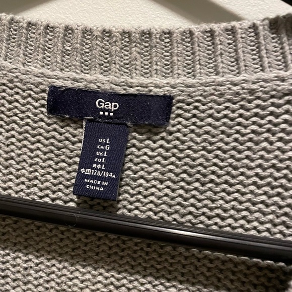 Pick 2 for 20$ - Gap gray crop sweater, size large - Picture 2 of 2